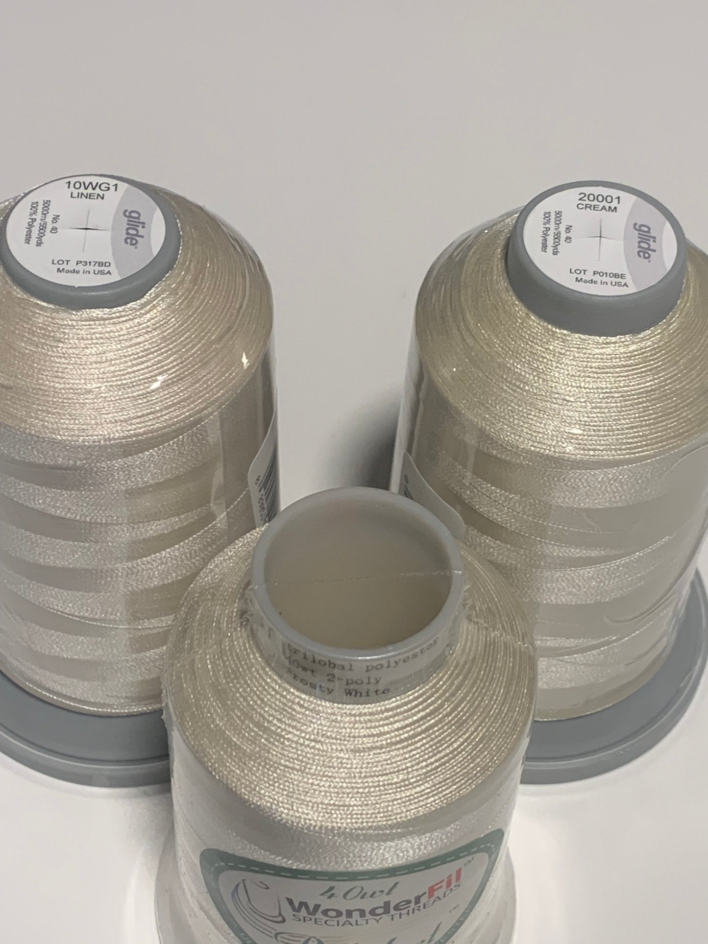 WonderFil Polyfast 40wt Polyester Thread - Frosty White (Cream) P1-6582 - 1000m Mini Spool